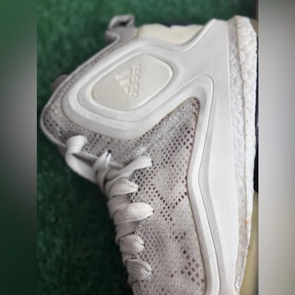 adidas D‎ Rose 5 Boost White Tan Snakeskin Size 10
